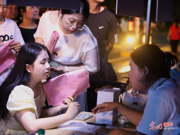 蓝乔配资 【职引未来】全国各地护航青年就业：离校“不断线” 服务再加力