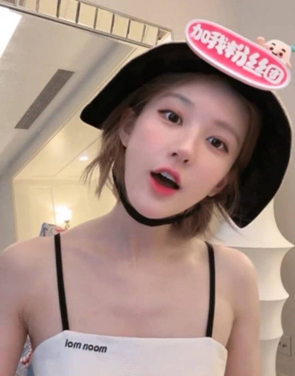 红牛配资 张芷溪怒撕银河酷娱：赵露思拒演后，我竟被连夜降番位！